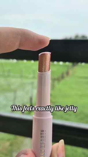 Glow that melts into your skin!

The Jelly Verse Glow Stick 