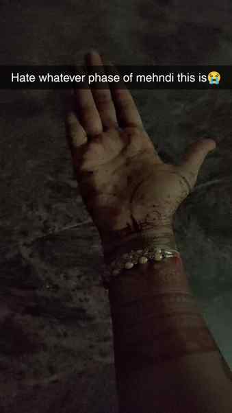 Mehendi Ke Sath Sath Skin Bhii Jaa Rhii Haii😭
(Mehndi, she