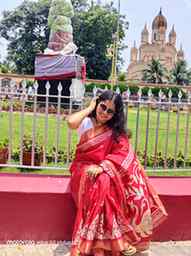 ছয় গজের মায়ায়  জড়ানো এ রূপ, যেন এক কাব্যের নিখুঁত স্বরূপ