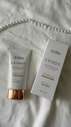Shop on Nykaa🛍️
#dalbaindia #dalbaindiasunscreen #dalbaton
