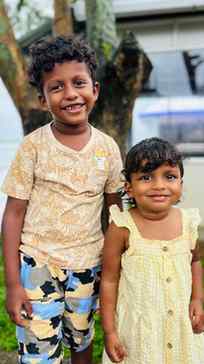 Angane njngalum cheyth nokki... Manjalpodi trend...
#cutie #