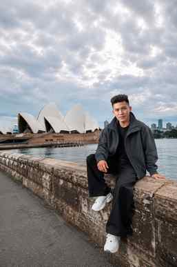 Took a picture in front of Sydney. Good evening #goodevening