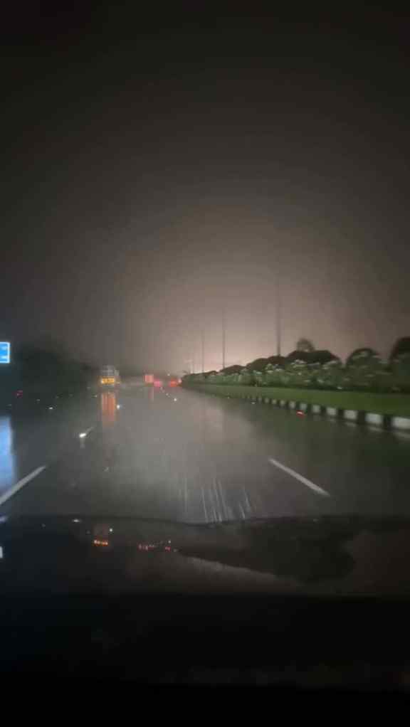 #driving on rain 🌹🌹🌹🌹🌹🌹🌹🌹🌹🌹🌹🌹🌹🌹🌹💔🌹🌹🌹🌹🌹�