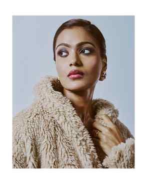Ombré & glossy lips !! 👄
.
Creative Team : @shreyansdungarw