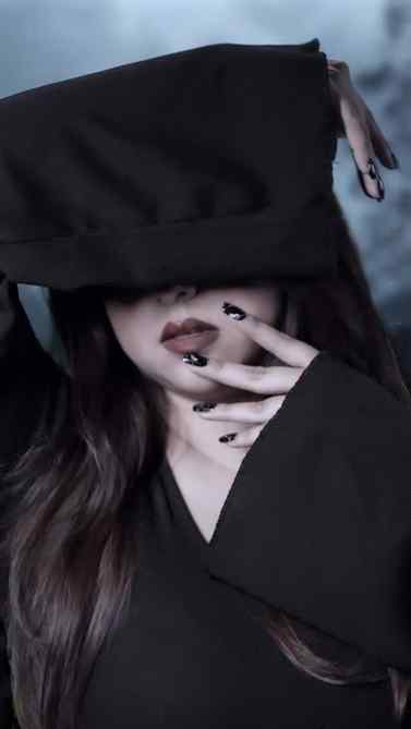 A little dark, a little mysterious… channeling my inner Mort
