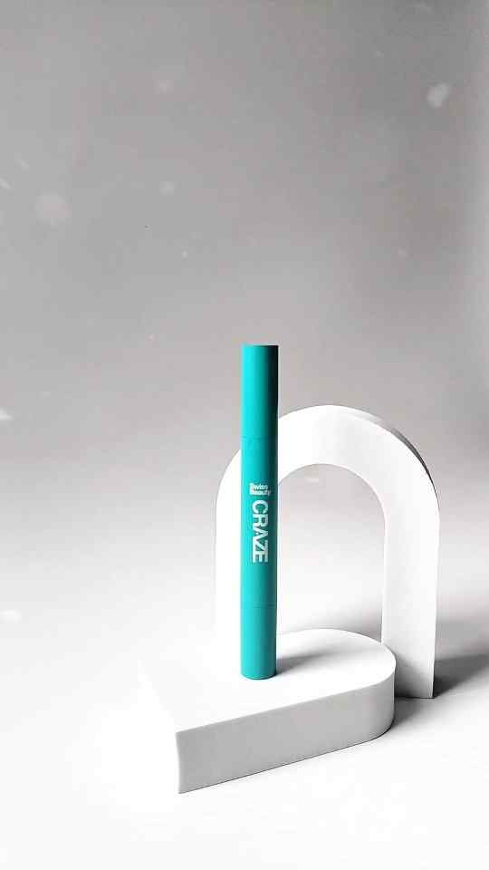 Winged eyeliner struggle? Not anymore 😭😍
This 2-in-1 stamp