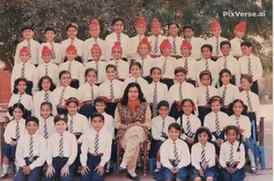An old school picture,
I just tried to revive it  by an ai.
