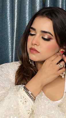 Your next desi makeup look ✨️ 🤍
.
.
.
#explore
#fyp
#viral