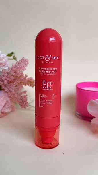 Strawberry glow, but make it SPF 50+ 🍓✨
Sun’s out, mist on 