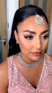 My beautiful mendhi bride, @chandini_tiwari
Where do I even
