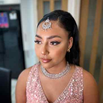 My beautiful mendhi bride, @chandini_tiwari
Where do I even