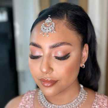 My beautiful mendhi bride, @chandini_tiwari
Where do I even