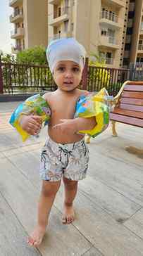 Tiny toes big splashes… Baby’s swim day @cherishedbundles