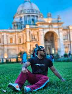 Main character energy activated in front of this palace🔥
Po