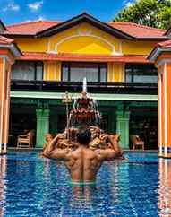 BANGAR ya phir BAN !
#poolsidephysique #summervibe #goldenh