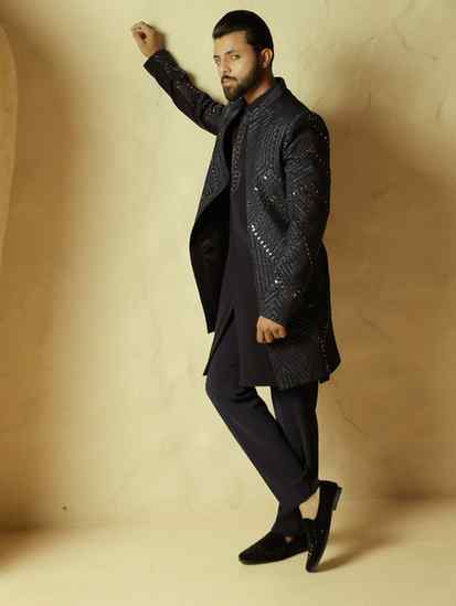 Shoot : @maheshwarilifestyle
.
#folk #ethnic