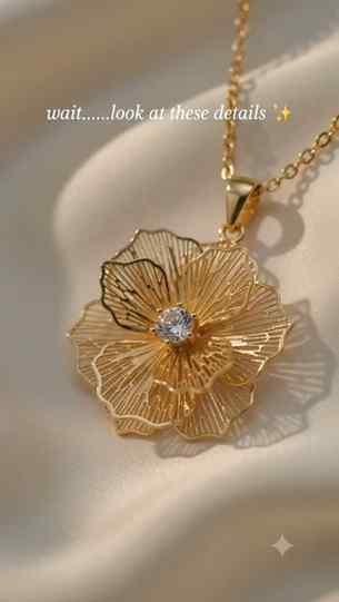 Beautiful flower necklace with earings 💓✨
(Necklace, earri