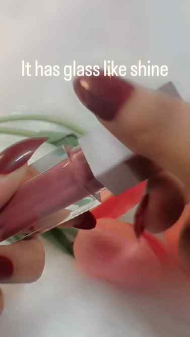 Glossy lips = instant mood booster! 

One swipe and you’ve g