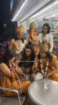 Main royi thi insaano ke liye...
aur sambhala mujhe Bhagwan