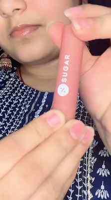 Glossy lips, juicy finish & that perfect plump-looking pout