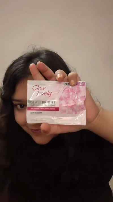 Let your skin do the talking! ๐ธ Add a little glow to your e