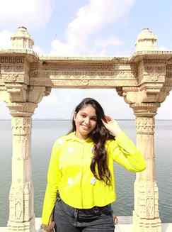 Aaj pata Chala yellow suits me 💛🤪😉...loved the scenery a