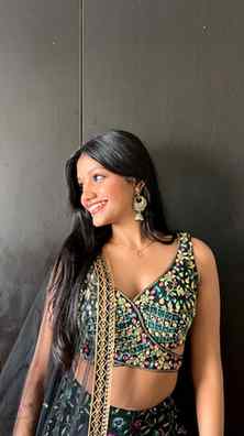 fav time of the year✨🪩💃🏻
.
.
.
.
[garba transition , Nava