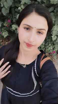♟️..🕊️..(✿ ♡‿♡)
College Girl or College Teacher ☺️
