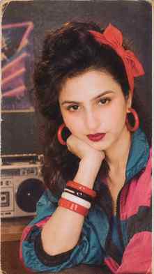 Oohh , 1980s me aa gyi 🤭..(◠‿◕)
.
.
.
.
#80strend