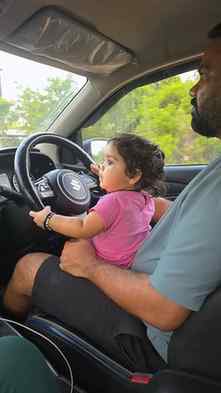 “Papa ke saath har ride special hoti hai… 🚗❤️
Kuch moments