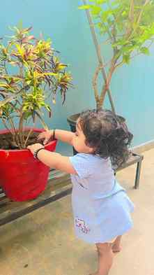 Bachpan ko rokna mumkin nahi... aur shayad zaroori bhi nahi.