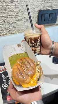Grilled burger with cold coffee😍
Follow @eatwithjyotii
:
(