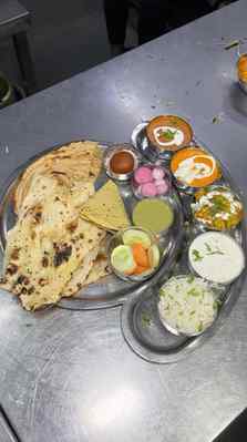 North Indian platter😍
:
Follow @eatwithjyotii
:
(North Ind