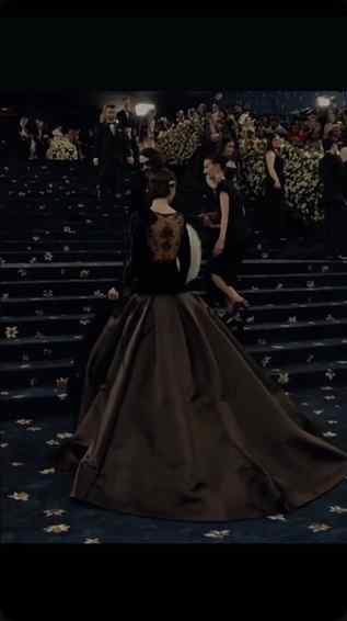 @honeymoon arrived in a "VALENTION-COSTUME"-at the Met Gala 