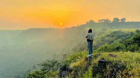 Zindagi chhoti hai, yaadein badi banao ⛰️

#sunset #mountain