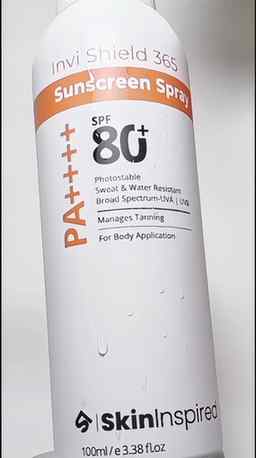 Sunscreen, but make it effortless.. ☀️🤍
A quick spray, eas