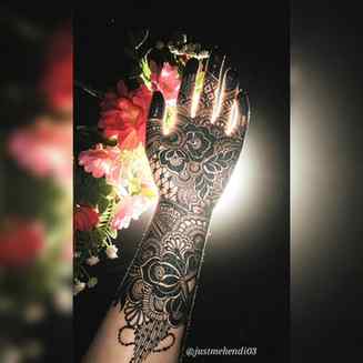 POV: You found your next mehendi artist 😍✨
Intricate detail