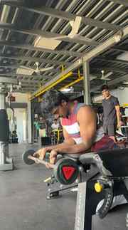 Try these forearms workout with supersets
1. Wrist curl in r