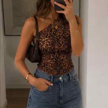 Got this top for Rs.120 only from the shein sale,
#Sheinve