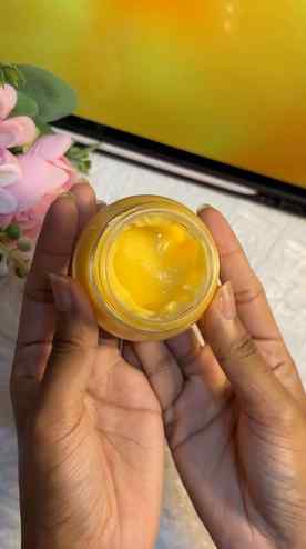 Moisturiser from @dotandkey.skincare 

#glowingskin #combina