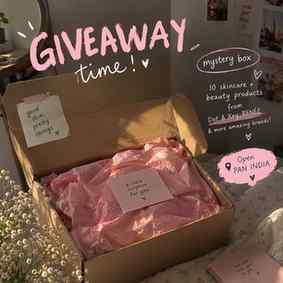 🎀 GIVEAWAY TIME! 🎀

Okay, this one is actually worth enter