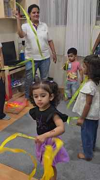 “Ribbon dance, colors & toddler excitement 😂🌈
A perfect li