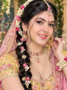 “आज बरसाना यूँ ही नहीं सजा… 🌸✨
आज प्रेम स्वयं पधार रहा है।
