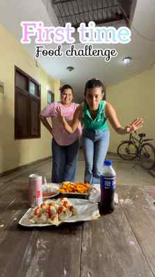 You HAVE to try this challenge with your bestie! 😂🍕 @gayur