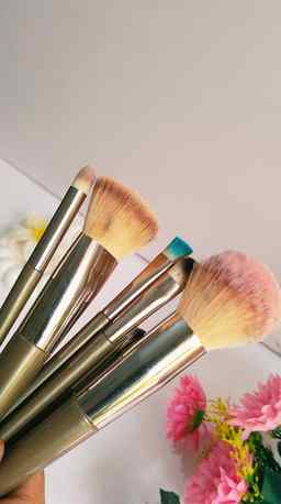 No more confusion! Ye 6 brushes = full face makeup
Save & sh