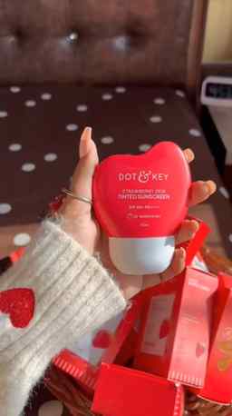 Best Tinted sunscreen ever !! 🍓😍
.
.
.
Dot and key product