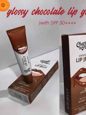 It's the @chemistatplay.skincare lip gloss.! 🤎
.
.
.
#lipg