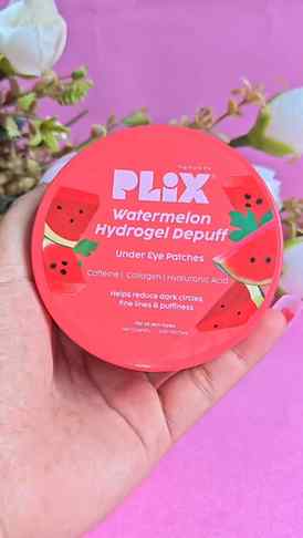✨ Tired-looking under eyes? Meet my little skincare pick! 🍉