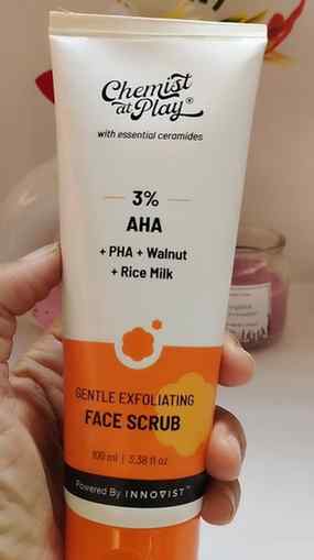 @chemistatplay.skincare gentle exfoliating face scrub💫

•Ge