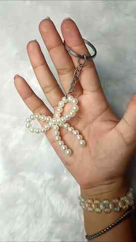 Diy cute bow keychain🎀✨
#diy #viral #instagram #handmade